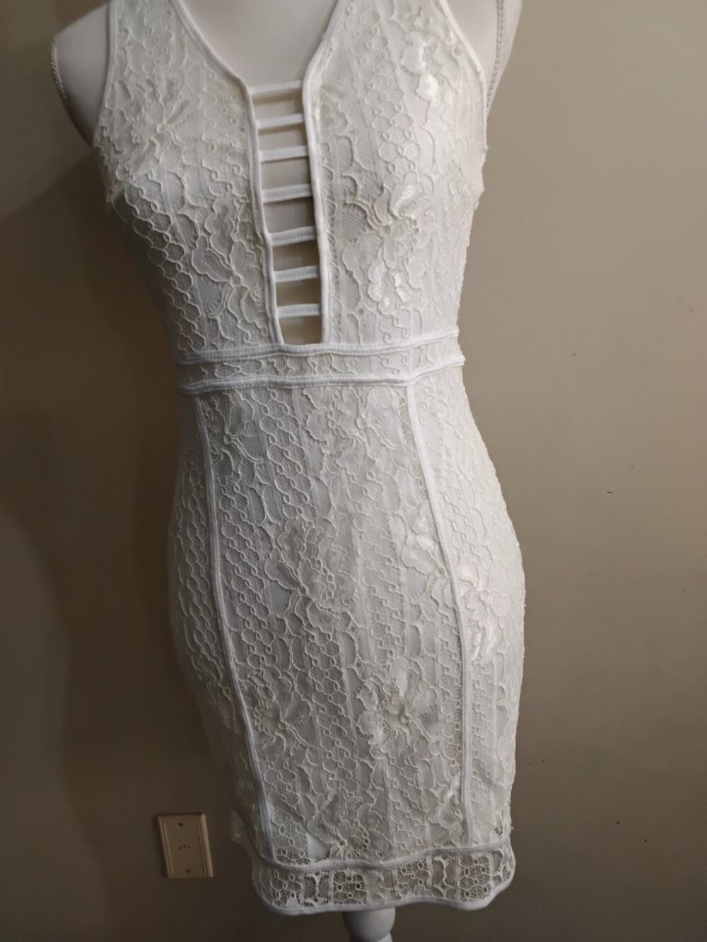 NWT love J Ivory White Floral Lace Bodycon Cutout Mini Dress - Size M